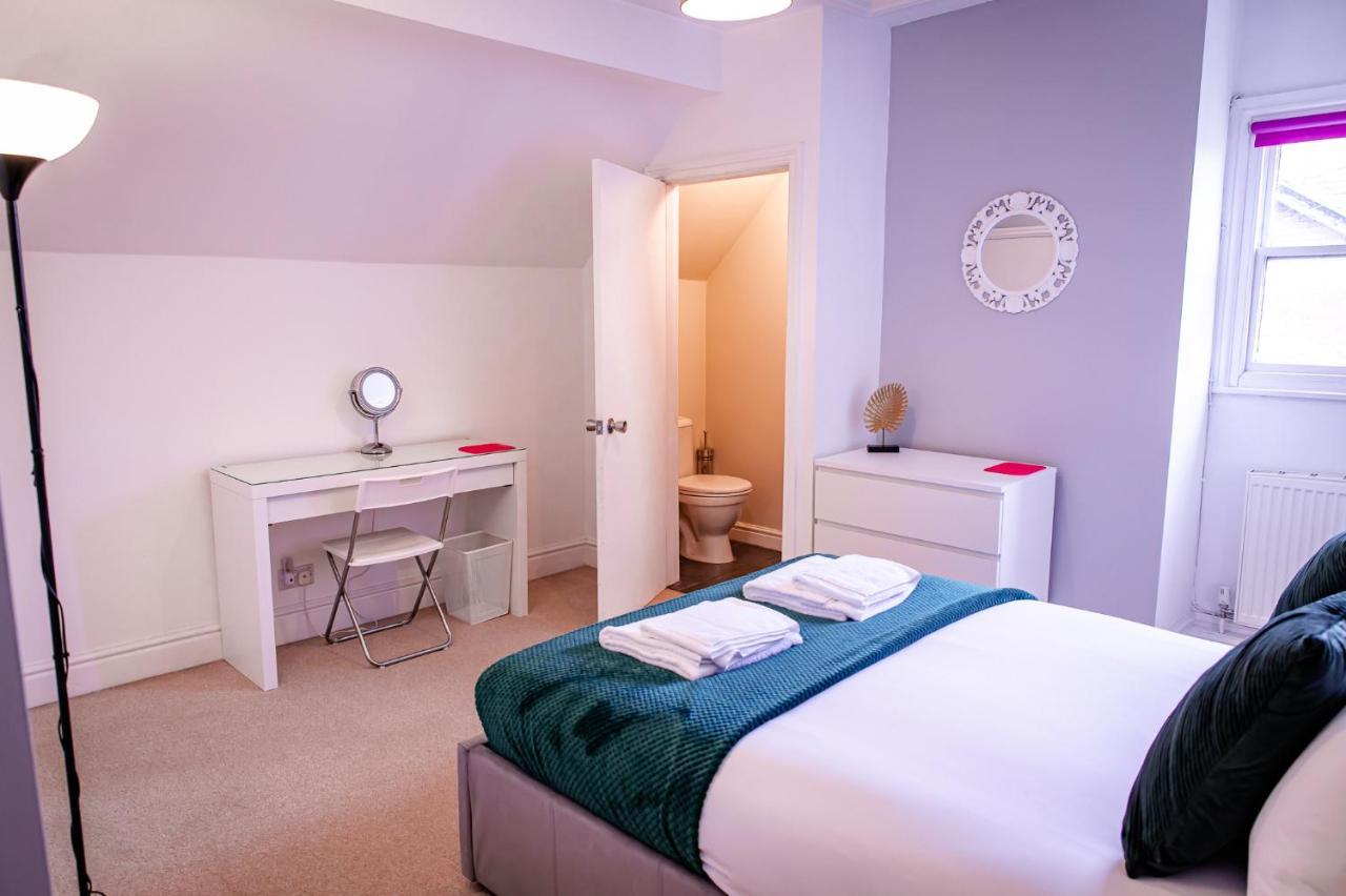 Lord Street - 2 Beautiful Apartments - Sleep Up To 14 Guests - By Rework Accommodation Chester Exterior photo