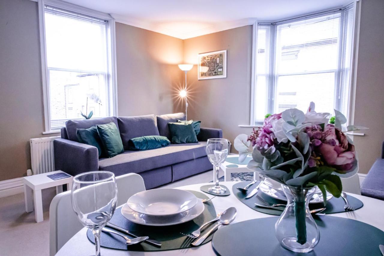 Lord Street - 2 Beautiful Apartments - Sleep Up To 14 Guests - By Rework Accommodation Chester Exterior photo