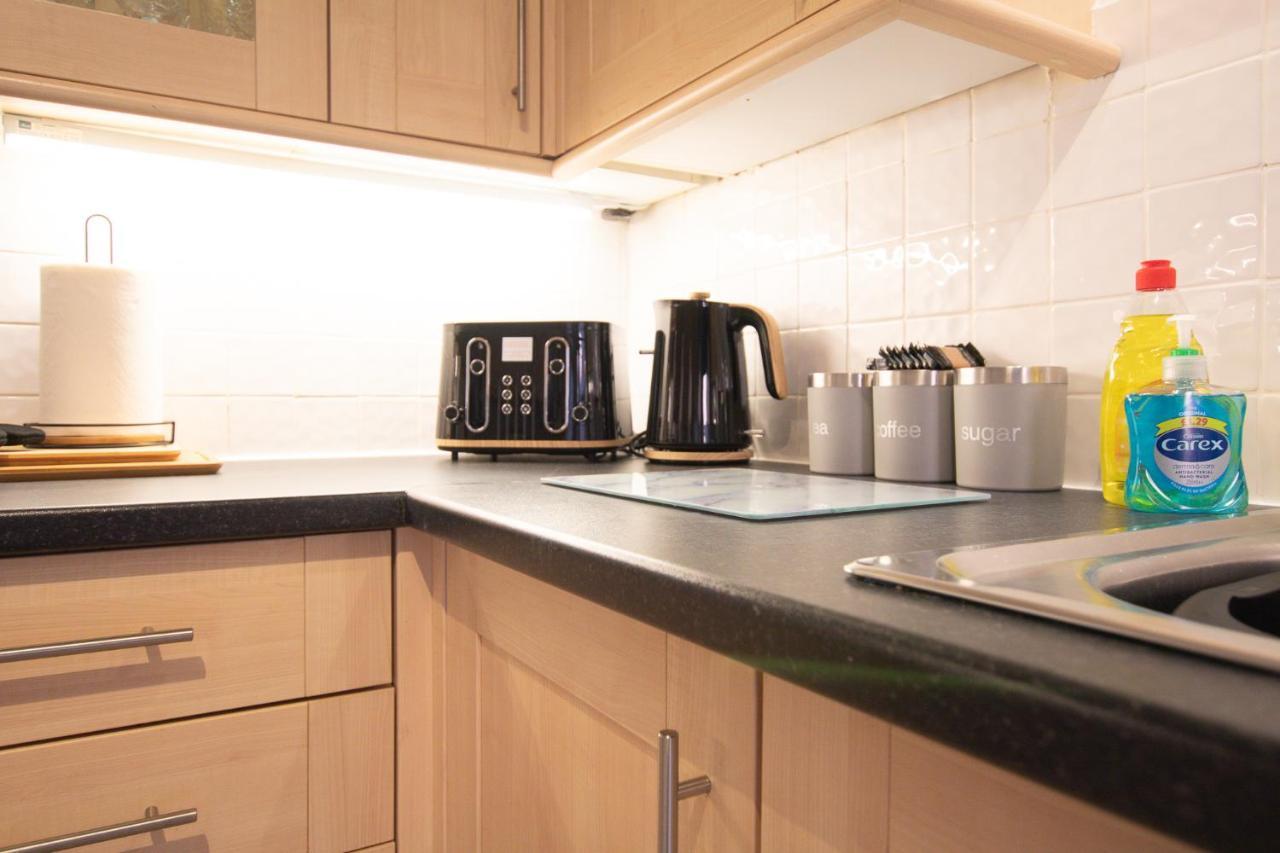 Lord Street - 2 Beautiful Apartments - Sleep Up To 14 Guests - By Rework Accommodation Chester Exterior photo