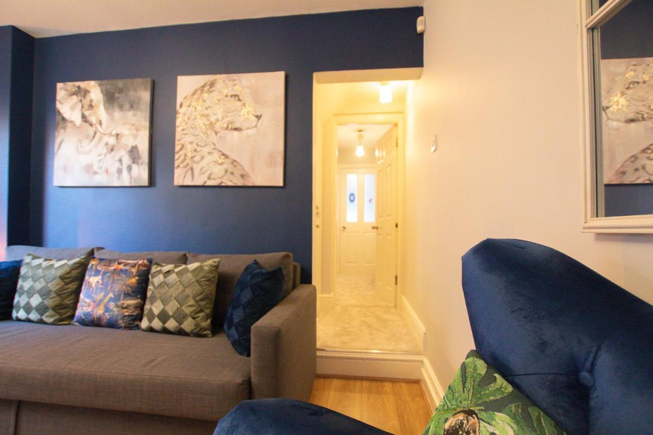 Lord Street - 2 Beautiful Apartments - Sleep Up To 14 Guests - By Rework Accommodation Chester Exterior photo
