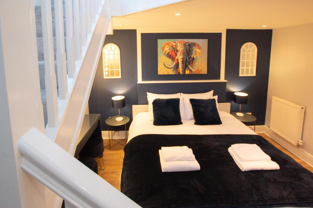 Lord Street - 2 Beautiful Apartments - Sleep Up To 14 Guests - By Rework Accommodation Chester Exterior photo