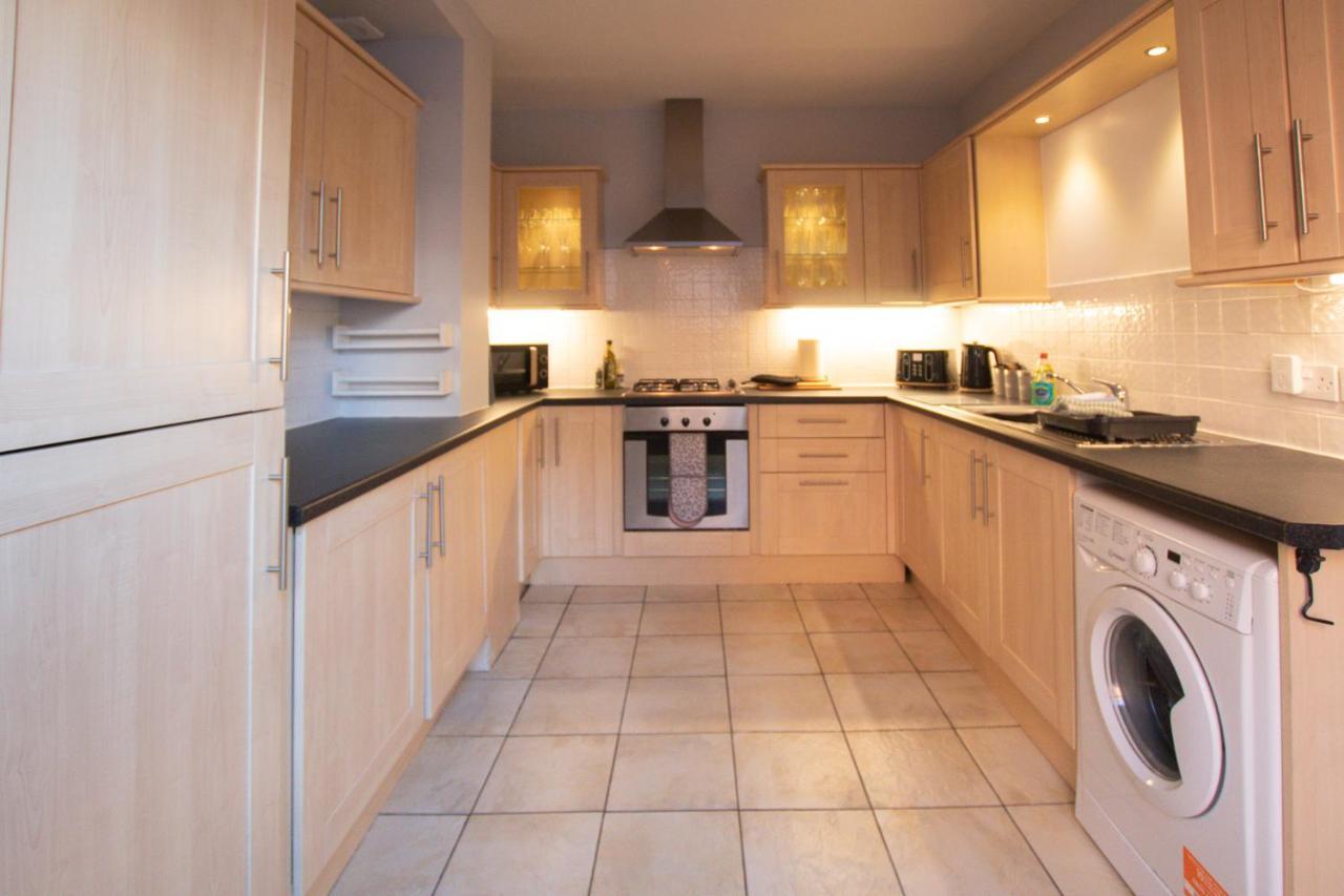 Lord Street - 2 Beautiful Apartments - Sleep Up To 14 Guests - By Rework Accommodation Chester Exterior photo