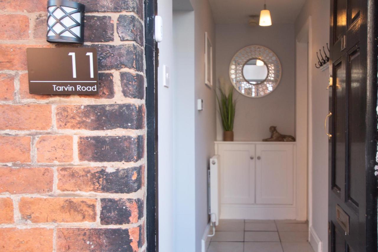 Lord Street - 2 Beautiful Apartments - Sleep Up To 14 Guests - By Rework Accommodation Chester Exterior photo